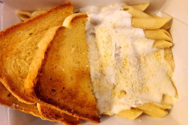 Alfredo pasta & garlic bread