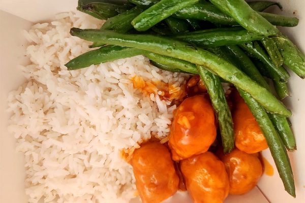 Orange chicken, white rice & green beans